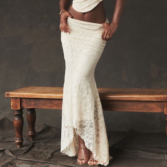 House of CB THERESE Vintage Cream Lace Maxi Skirt - Picture 2 of 4